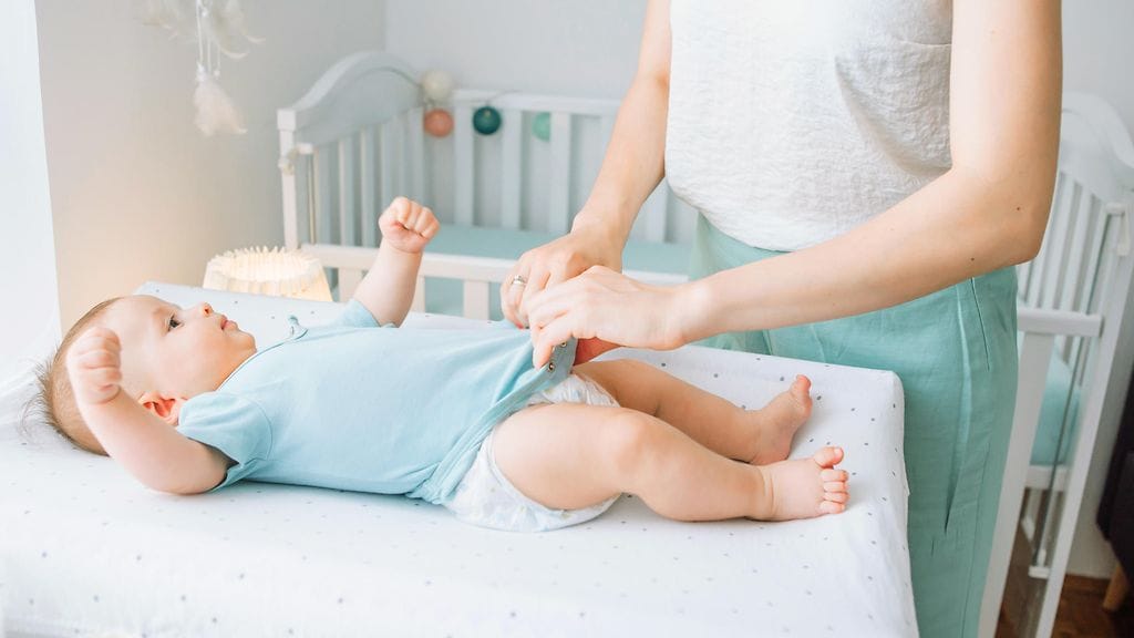 Pienen poikansa päivähoidosta hakenut äiti joutui järkyttymään, kun hänen lapsensa kehosta löytyi tussilla kirjoitettu viesti, kertoo News Press.