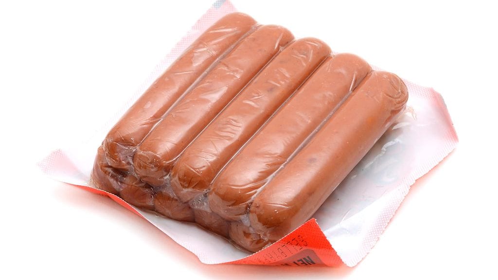 Kuinka kauan avattu nakkipaketti oikeastaan säilyy jääkaapissa?