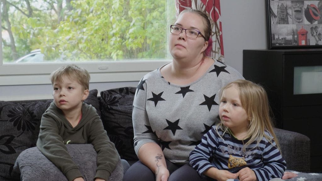 Äiti Henni kaipaa Supernannyn apua, kun 7-vuotias Eemeli kohdistaa vihaansa 3-vuotiaaseen pikkuveljeensä Gabrieliin sekä perheen kissoihin.