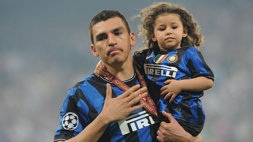 Lucio juhli Mestarien liigan voittoa Interissä 2010 tytär sylissään.