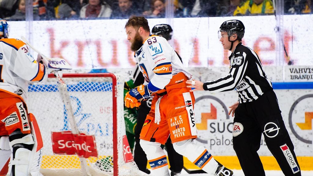 Adam Polasek suivaantui Ilveksen Eemeli Suomelle.