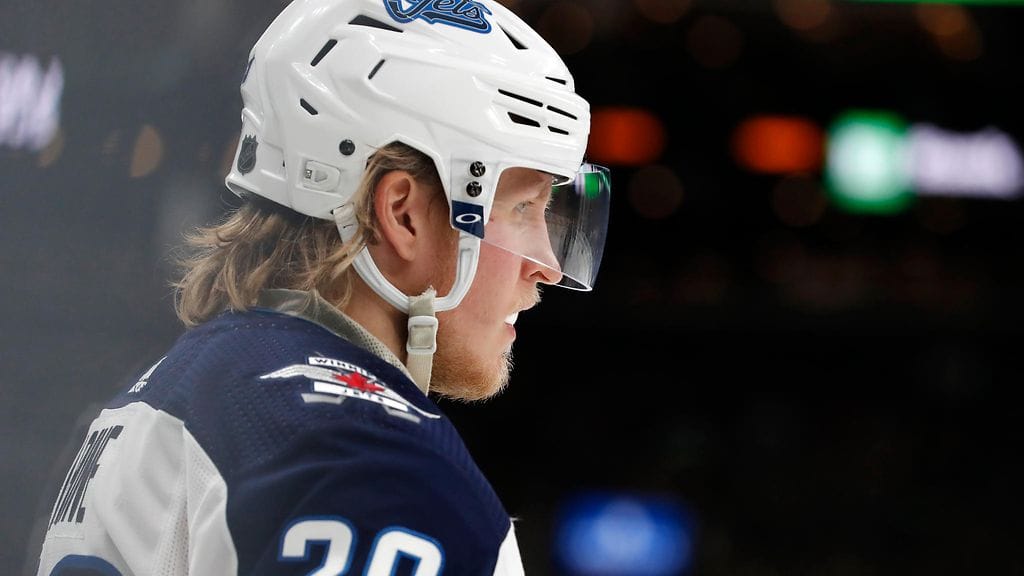 Patrik Laineella on tältä kaudelta kasassa nyt 18 maalia, mutta pudotuspelit uhkaavat jäädä haaveeksi.