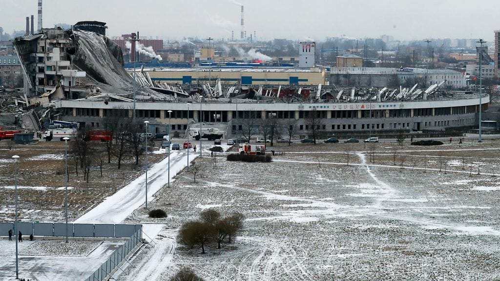 SKK-hallin rauniot romahduksen jälkeen.