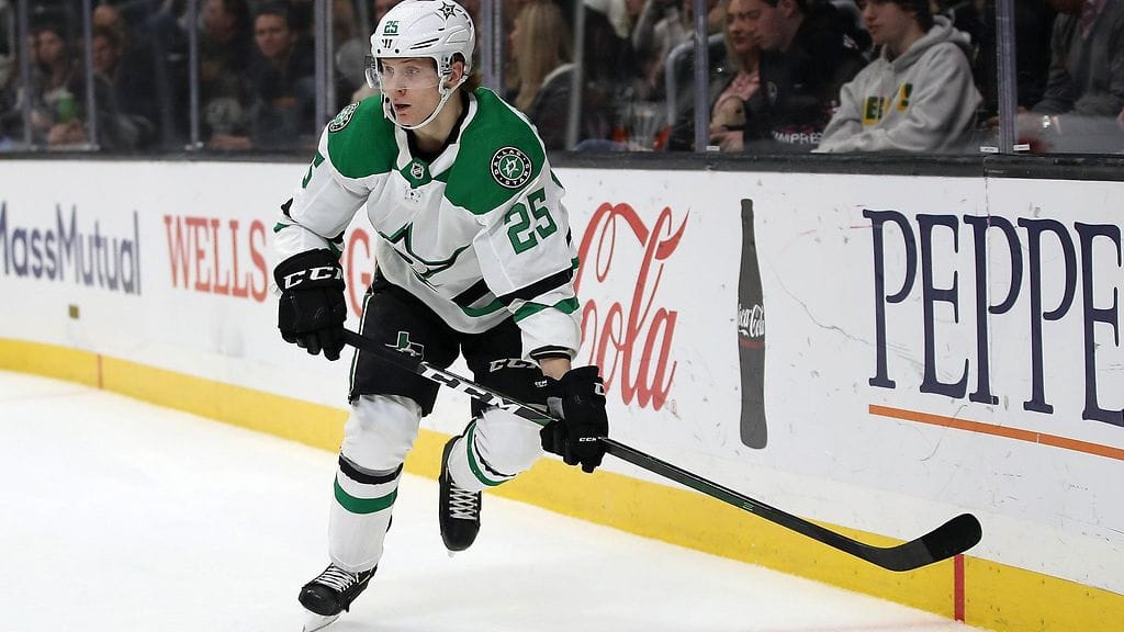 Joel Kiviranta avasi maalitilin NHL:ssä.