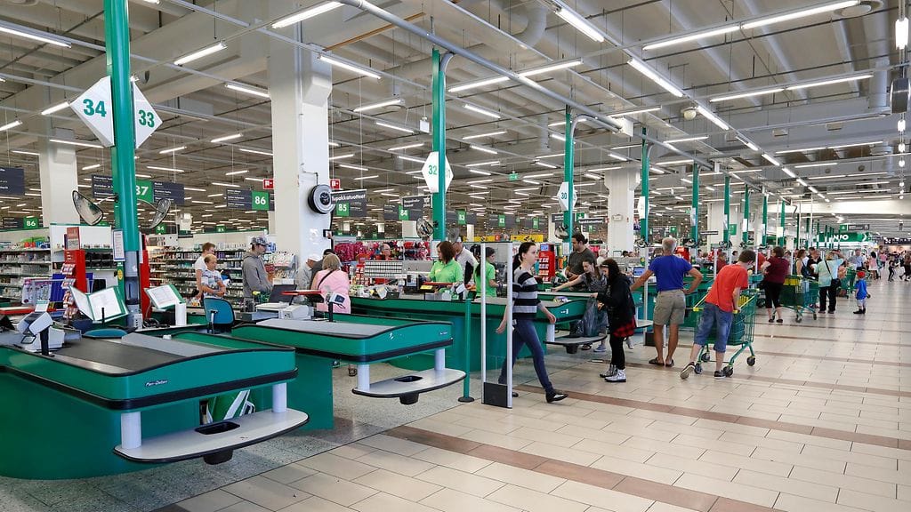 Kuvituskuva. Jos sopua ei synny ja lakot toteutuvat, ne vaikuttavat muun muassa Prismojen ja K-Citymarketien siivoukseen.