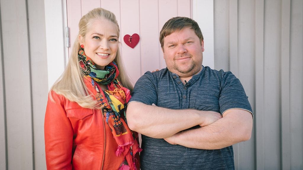 Hyvinvointilääkäri Pippa Laukka opastaa Mikko Töyssyä terveellisemmän elämän saloihin Olet mitä syöt -sarjan toisella tuotantokaudella.