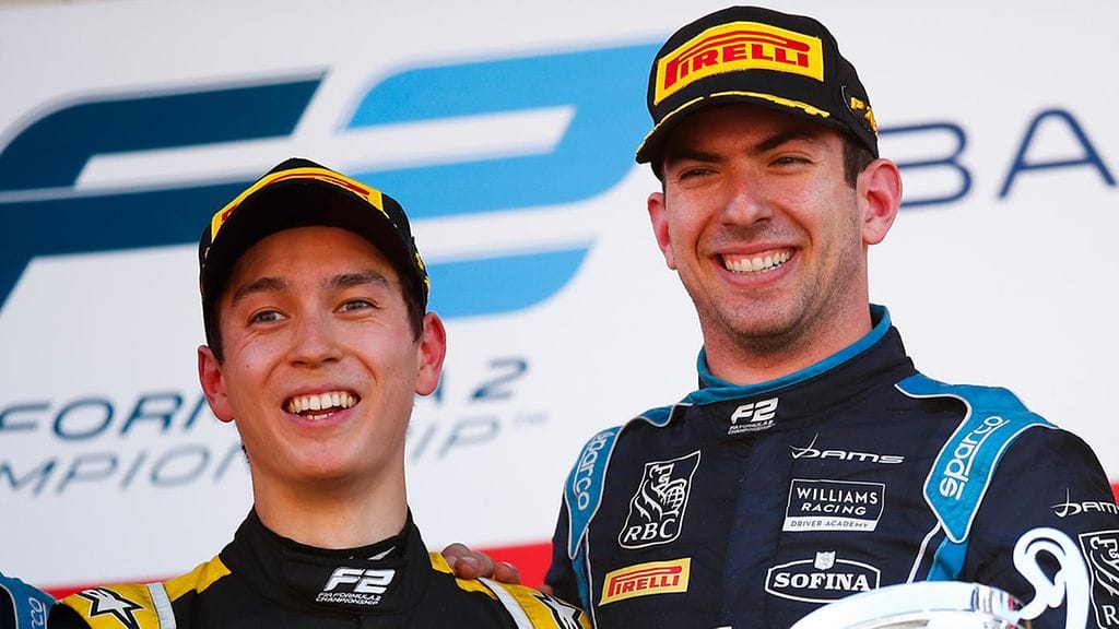 Jack Aitken (vas.) ja Nicolas Latifi palkintopallilla Espanjan F2-kisassa viime toukokuussa.