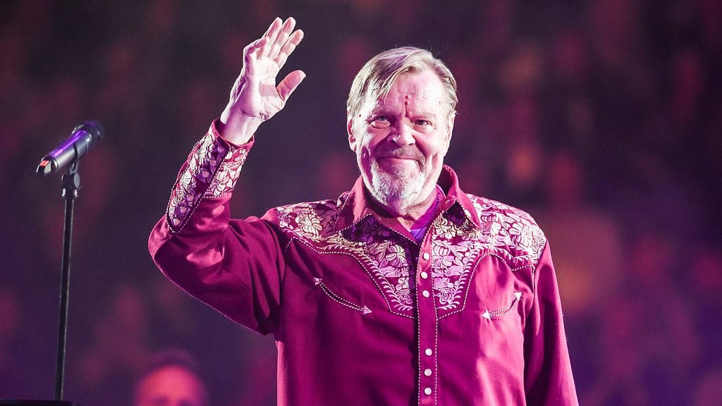 Vesa-Matti Loirille kaavaillaan syntymäpäivägaalaa. Juhlien takana on maltalainen rahapeliyhtiö, mikä on saanut Poliisihallituksen kiinnostumaan tapahtumasta.