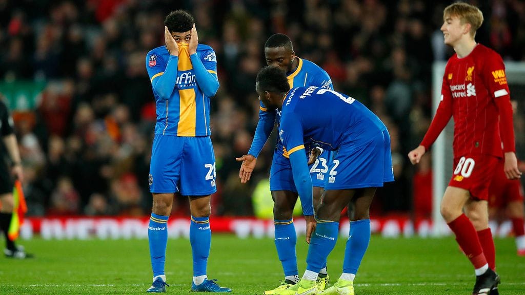 Shrewsburyn Josh Laurent häpesi omiensa romahdusta Liverpoolin vieraana Anfieldilla.