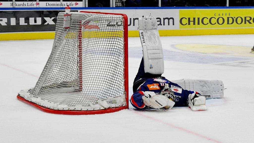 Joni Ortio heittäytyi dramaattisesti selänneen Zürichin 5-4-voittoon päättyneessä ottelussa Davosia vastaan.