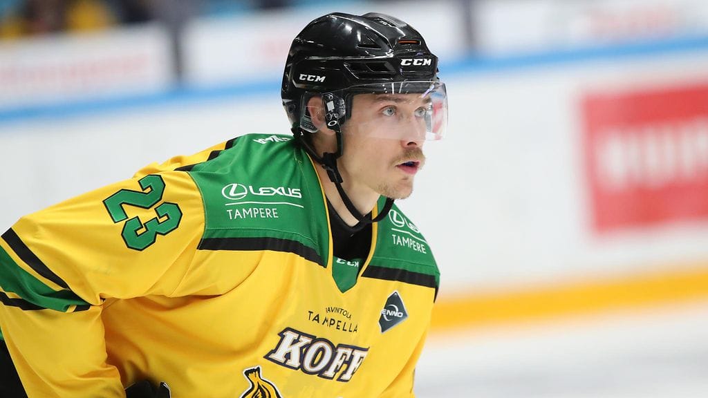 Aleksi Elorinne yritti ilmaveiviä illan kierroksella.