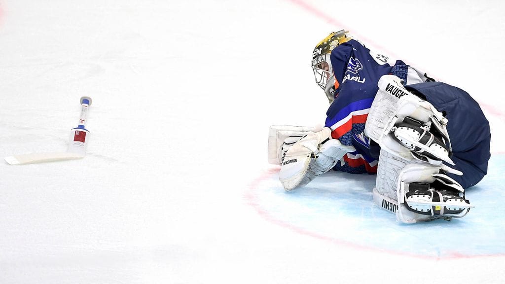 Joni Ortio paiskautui jäähän Sveitsin jääkiekkoliigan ottelussa tammikuun lopussa. Seurauksena oli voittomaali ylivoimalla, mutta myös sakot suomalaismaalivahdille kalastelusta.
