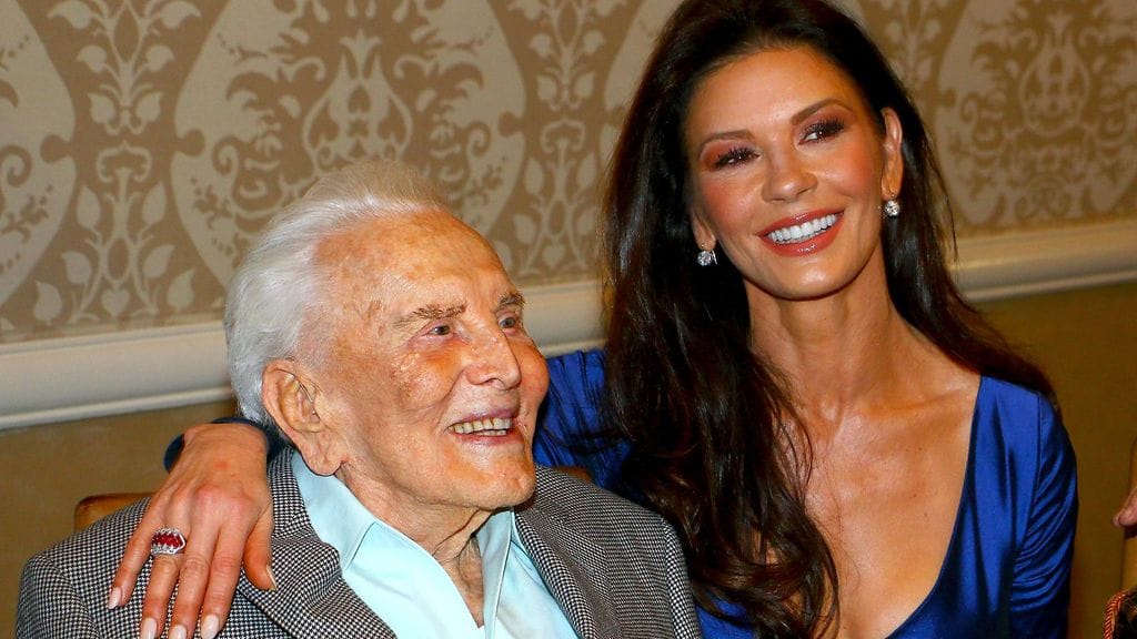 Kirk Douglas ja Catherine Zeta-Jones kuvattuna marraskuussa 2017.