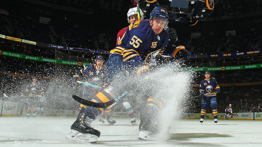 Rasmus Ristolainen pelasi fyysisesti Colorado Avalanchea vastaan.