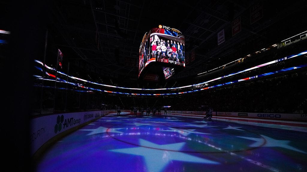 Arizona Coyotesin ja Carolina Hurricanesin välinen ottelutapahtuma oli värikäs.