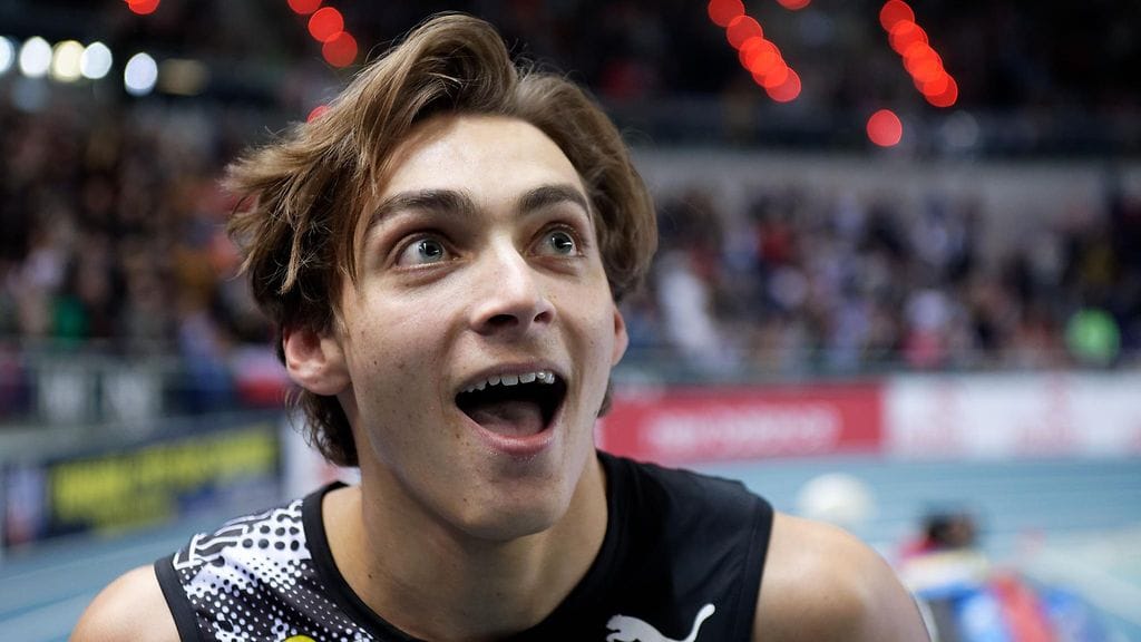 Armand Duplantis kohensi omaa ennätystään kerralla 12 senttiä.