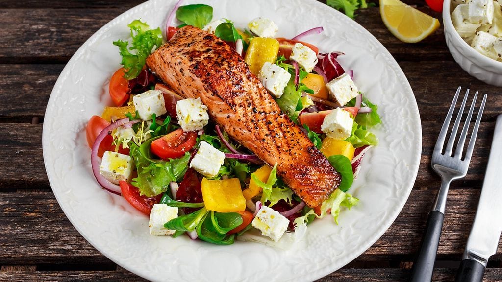 Välimeren ruokavaliossa suositaan muun muassa kasviksia ja mereneläviä. Myös juustoa saa syödä kohtuudella.