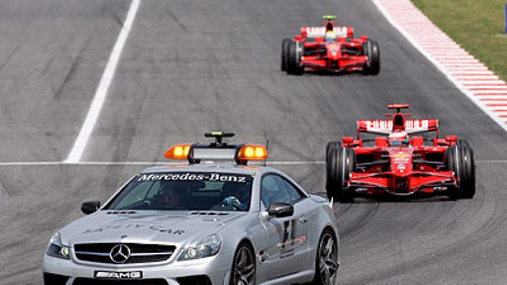 Turva-auto radalla, kuva: EPA/FELIX HEYDER