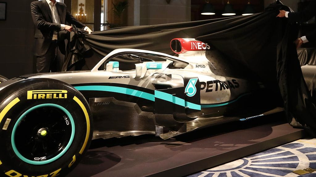 Mercedes julkaisi uuden autonsa värityksen maanantaina. Tänään on Ferrarin aika tuoda uusi autonsa esille.