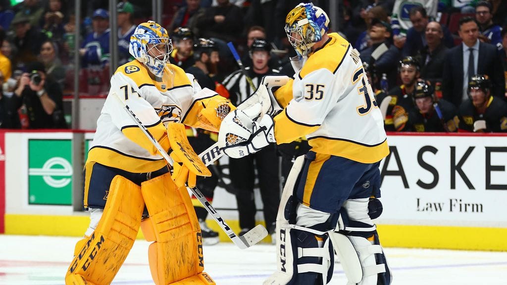 Pekka Rinne (oik.) ja Juuse Saros tekivät vahdinvaihdon.