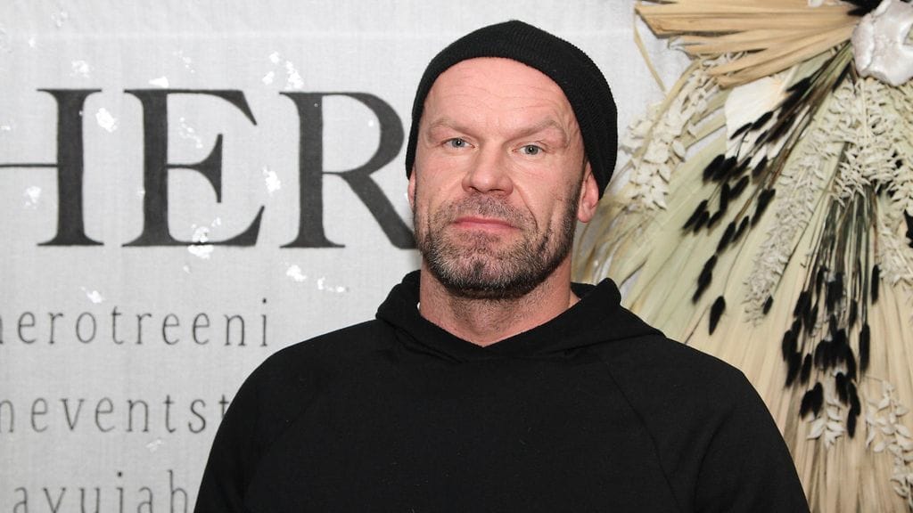 Jere Karalahti antoi Ilta-Sanomille harvinaisen haastattelun yhdessä esikoistyttärensä Ronjan kanssa.