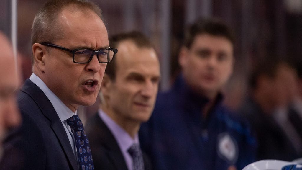 Paul Maurice (etualalla) jatkaa Winnipeg jetsin päävalmentajana.