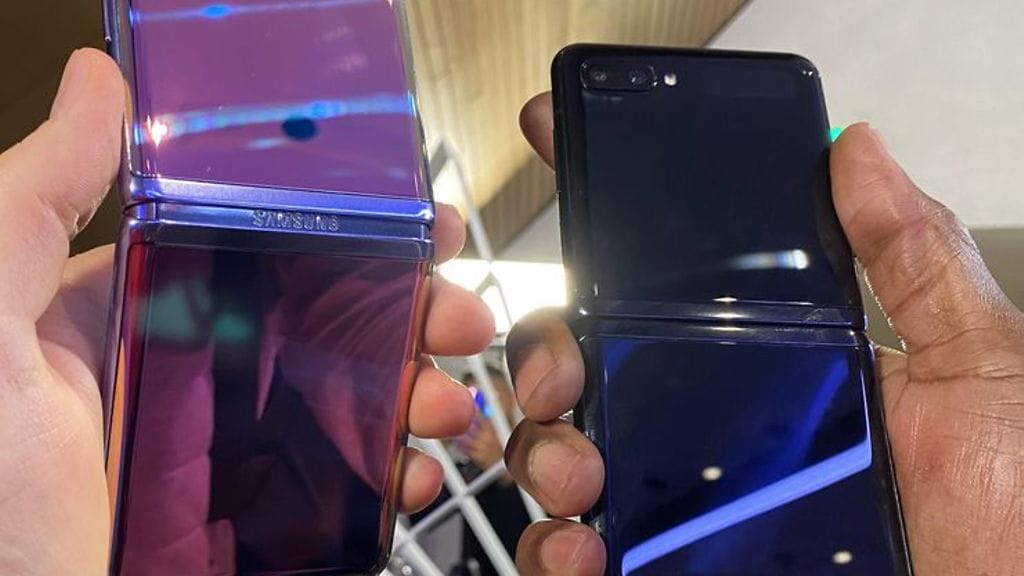Galaxy Z Flipin kaksi värivaihtoehtoa Suomessa