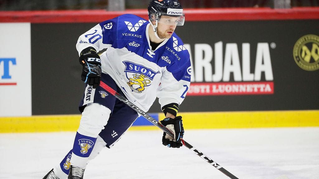Aftonbladetin tietojen mukaan Aleksi Mustonen siirtyy Lahden Pelicansista Ruotsiin, Färjestadin paitaan.