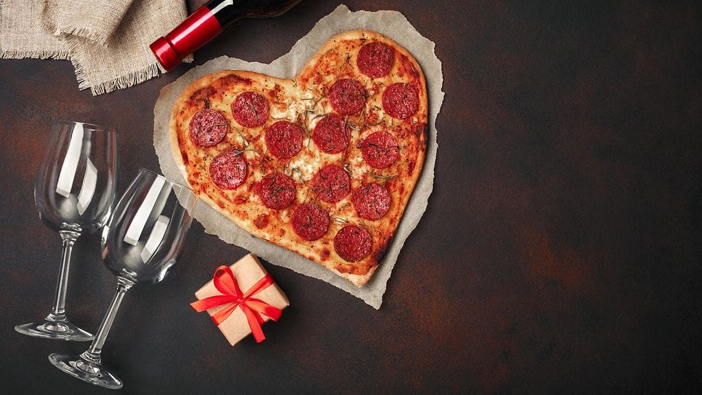 Sydänpizza on varma valinta ystävänpäivätreffeille. Kuvituskuva