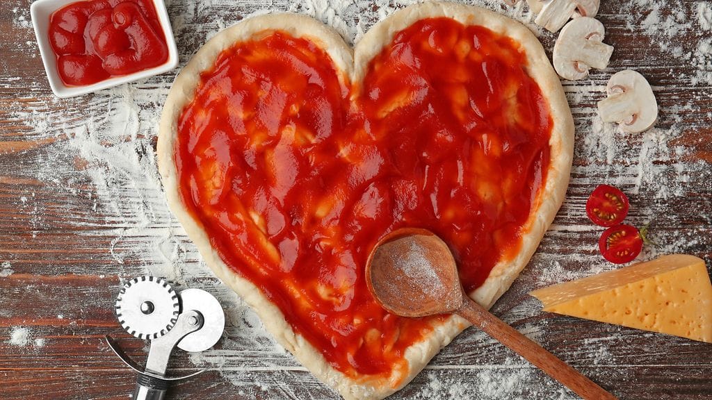 Sydänpizza teossa