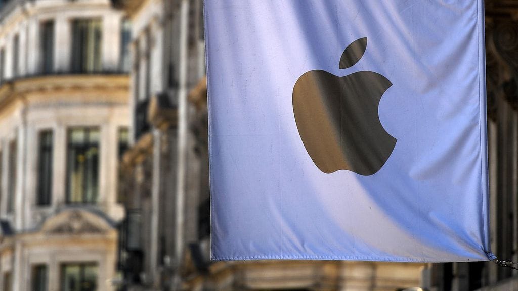 Teknologiajätti Apple joutuu maksamaan myymälöidensä yli 12 000 työntekijälle miljoonia dollareita.