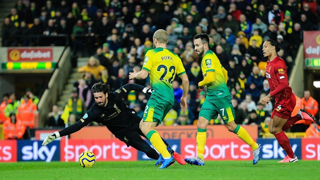 Liverpool-maalivahti Alisson katkaisi avausjaksolla läheltä piti -tilanteen, johon oli iskemässä Teemu Pukki.