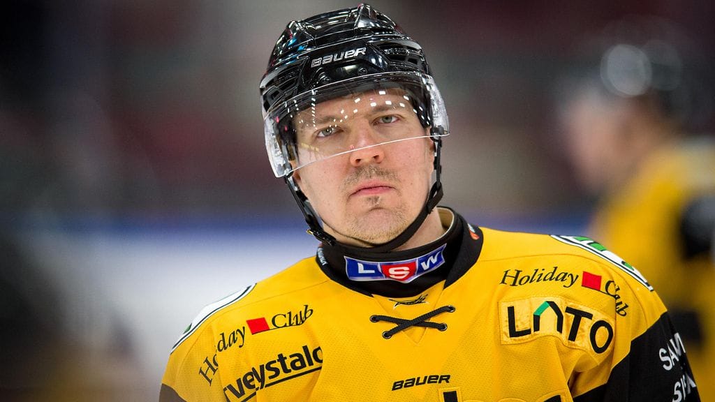 Teemu Ramstedt jatkaa pelejään Suomi-sarjassa.