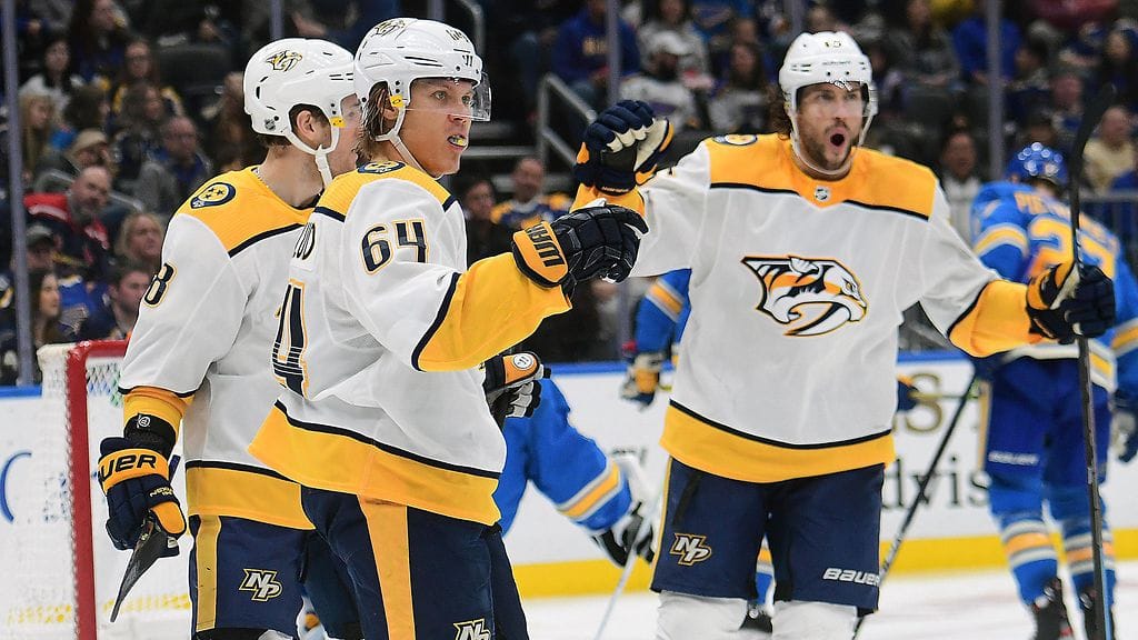 Mikael Granlund ronkki sisään irtokiekon ja ratkaisi voiton Nashvillelle.