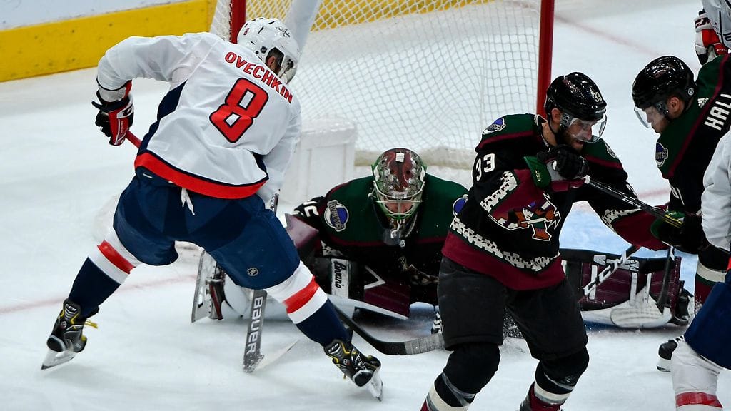 Antti Raanta pysäytti kaikki Aleksandr Ovetshkinin kahdeksan laukausta.