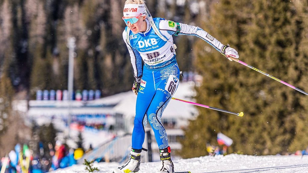 Kaisa Mäkäräinen nousi takaa-ajossa 40. sijalta 22:nneksi.