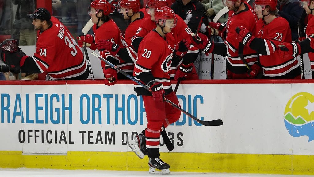 Sebastian Aho ja Carolina Hurricanes taistelevat paikasta pudotuspeleissä.