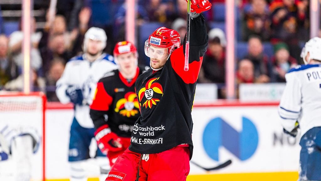 Mikko Lehtonen (kuvassa) loisti Jokereiden isona tähtenä maanantain 5-0-kotivoitossa Dinamo Moskovaa vastaan.