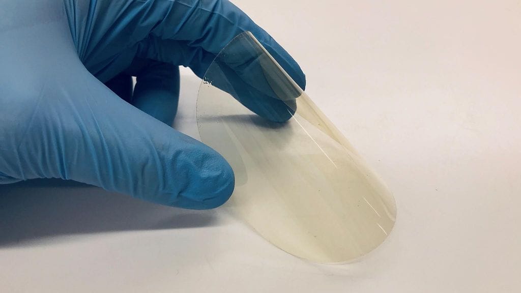 Uusi ympäristöystävällinen biomuovi soveltuu esimerkiksi suojaamaan tuotteita suoralta auringonvalolta.