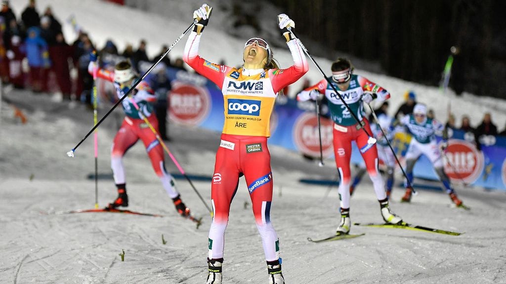 Therese Johaug tuuletti villisti uransa ensimmäistä sprinttivoittoa.