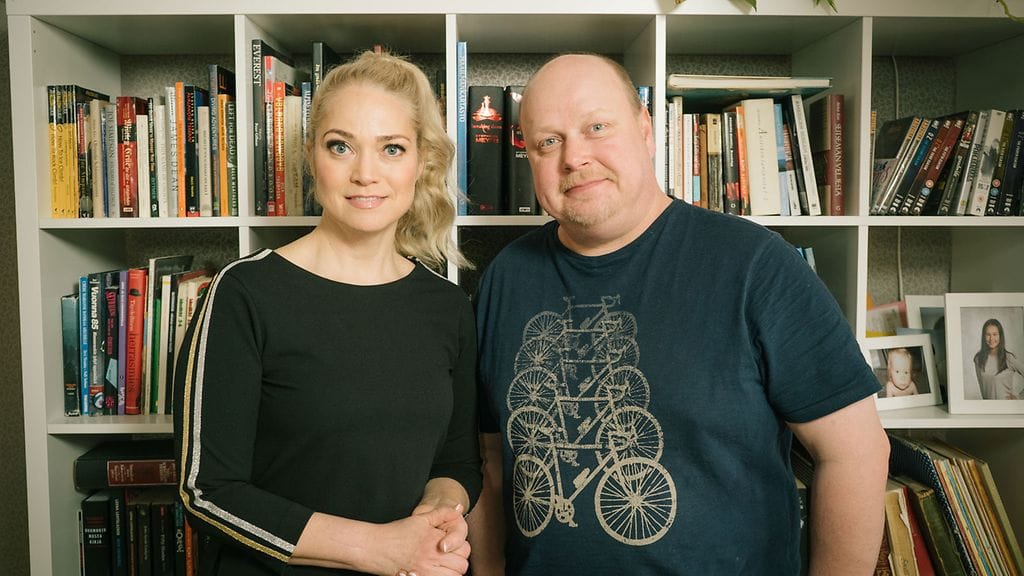 Hyvinvointilääkäri Pippa Laukka opastaa koomikkokonkari Riku Suokasta kohti terveellistä elämää Olet mitä syöt -ohjelman toisen tuotantokauden päätösjaksossa.