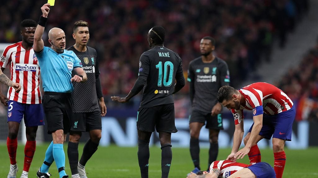 Sadio Mane sai tiistaina varoituksen, mutta säästyi ulosajolta.