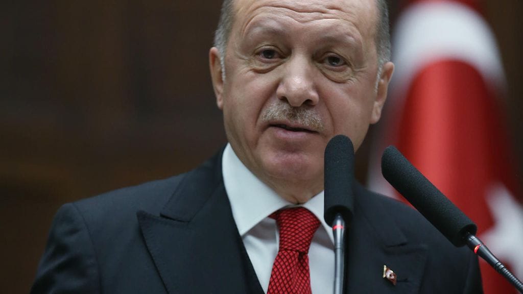 Turkin presidentti Recep Tayyip Erdogan kutsui iskun jälkeen koolle hätäkokouksen.