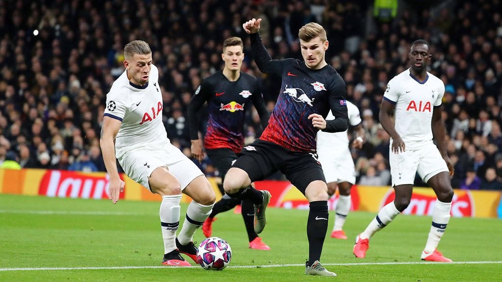 RB Leipzigin Timo Werner pelasi vielä Tottenham-ottelun avausjakson valkoinen Red Bull -logo paidassaan.