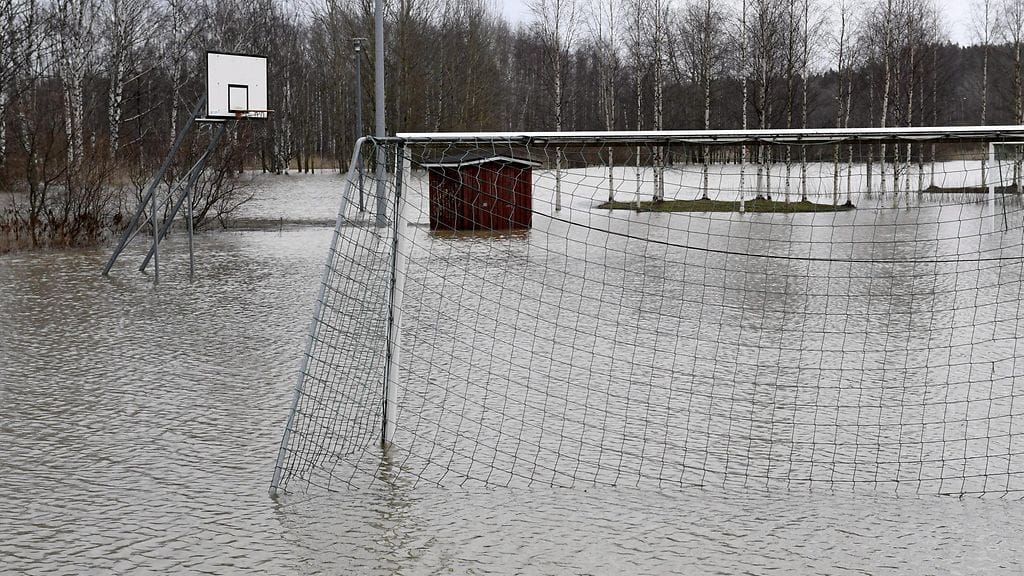 Espoon Kirkkojärvi tulvii rannalle 18. helmikuuta 2020.
