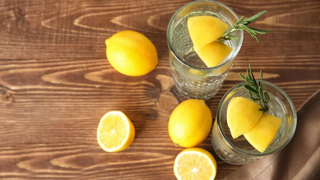 Sitruunat soveltuvat mainiosti esimerkiksi erilaisten juomien mausteeksi. Kuvituskuva