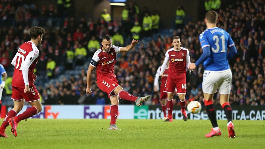 Fransergio tykitti Bragan johtoon huimalla kaukolaukauksella.