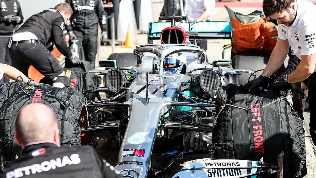 Mercedeksen uusi ratti on ollut F1-testien ykköspuheenaihe.