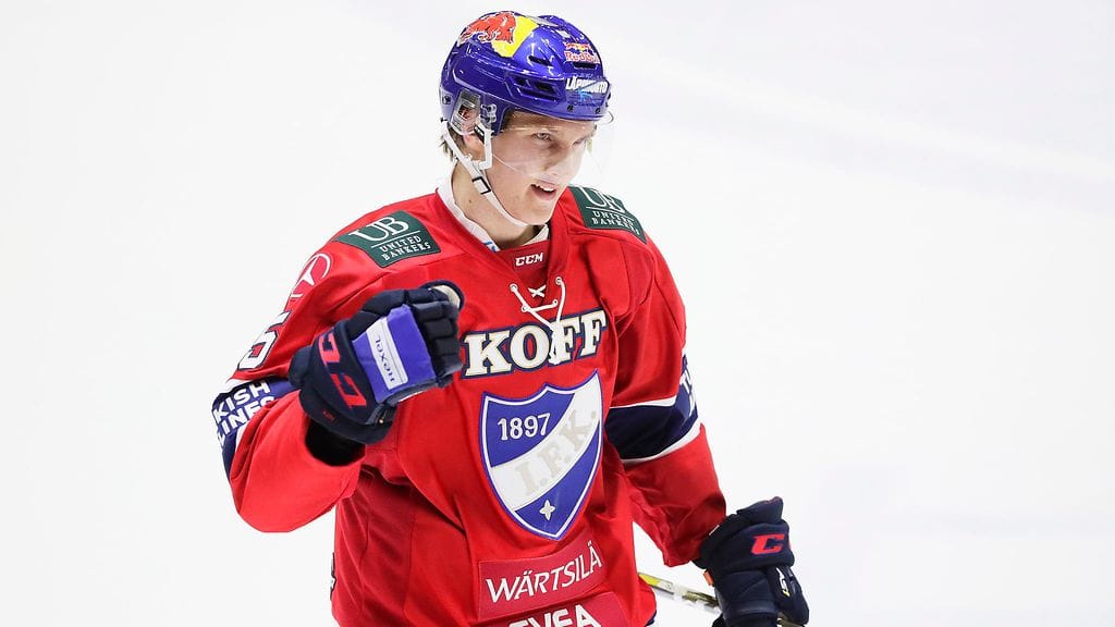 Anton Lundell osui KooKoota vastaan.