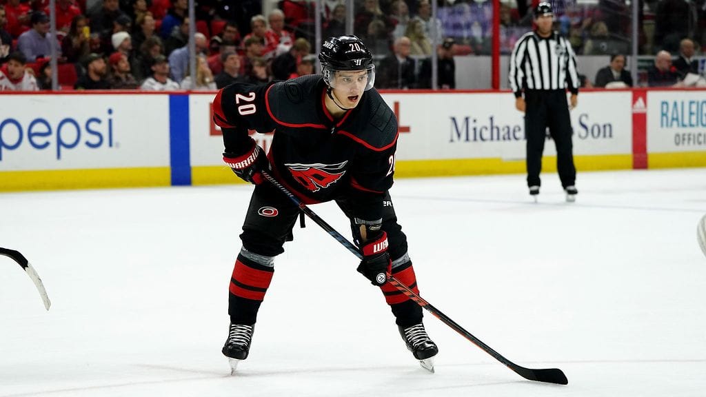 Sebastian Aho nakuttaa kovaa jälkeä NHL:ssä.